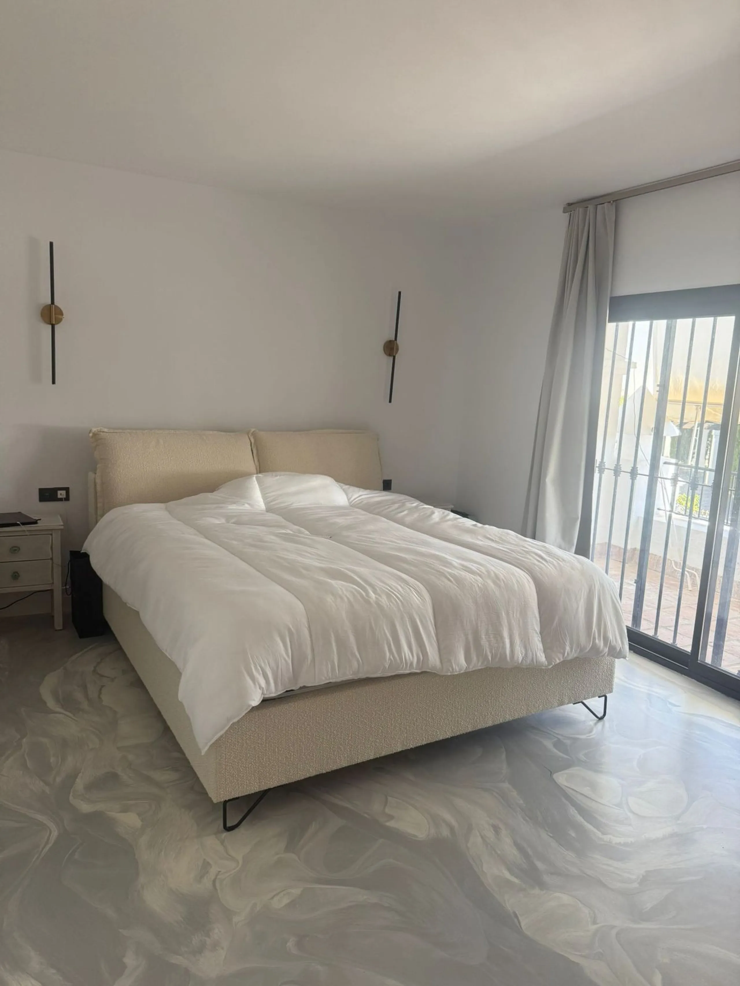 Apartment - Middle Floor Apartment в продаже в Benahavís, Málaga. В доме 2 спален и 2 ванных комнат. Площадь дома 90 м²