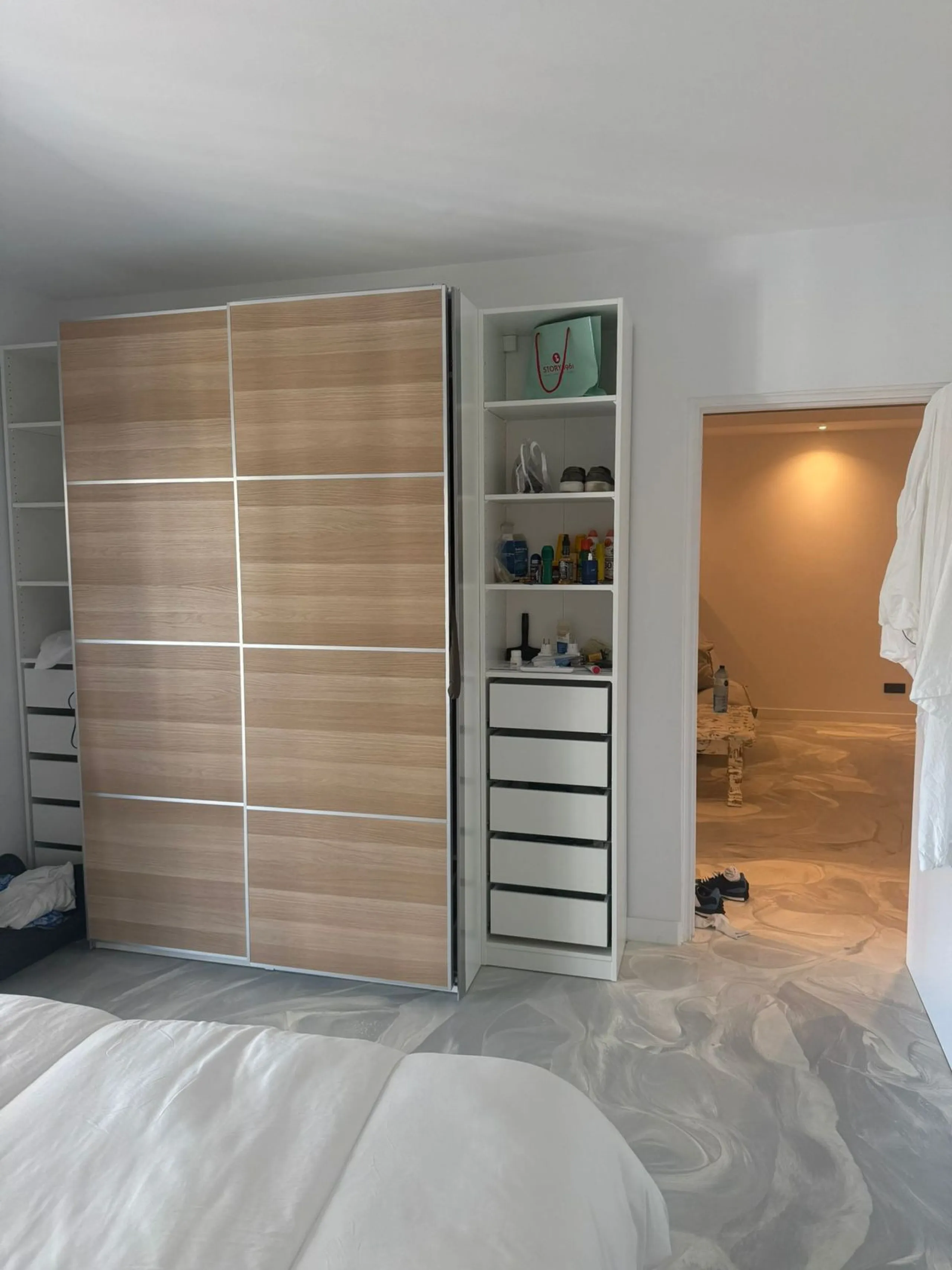 Apartment - Middle Floor Apartment в продаже в Benahavís, Málaga. В доме 2 спален и 2 ванных комнат. Площадь дома 90 м²