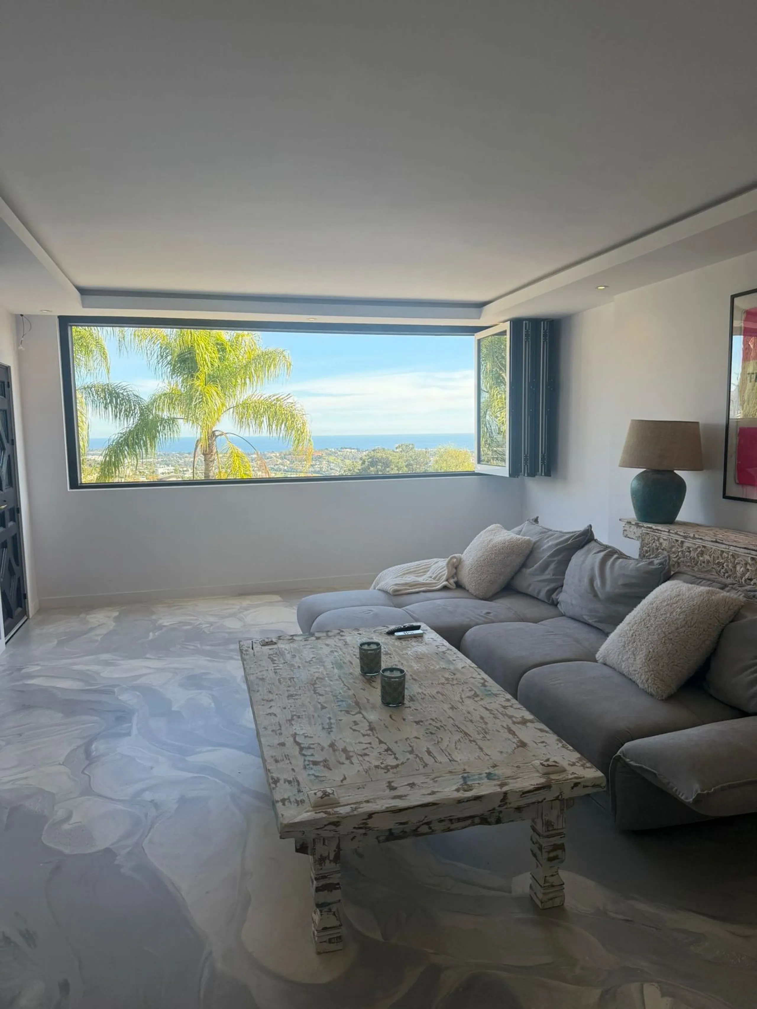 Apartment - Middle Floor Apartment в продаже в Benahavís, Málaga. В доме 2 спален и 2 ванных комнат. Площадь дома 90 м²