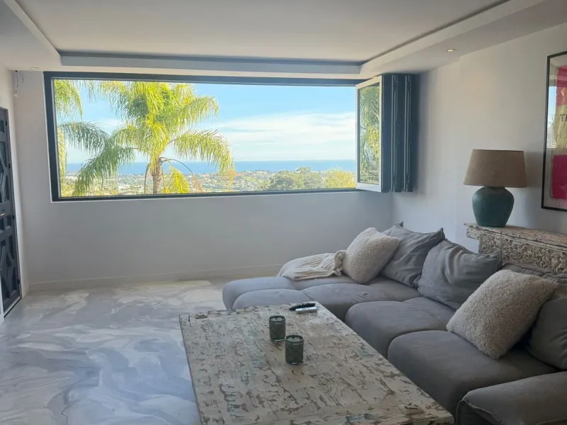 Apartment - Middle Floor Apartment в продаже в Benahavís, Málaga. В доме 2 спален и 2 ванных комнат. Площадь дома 90 м²