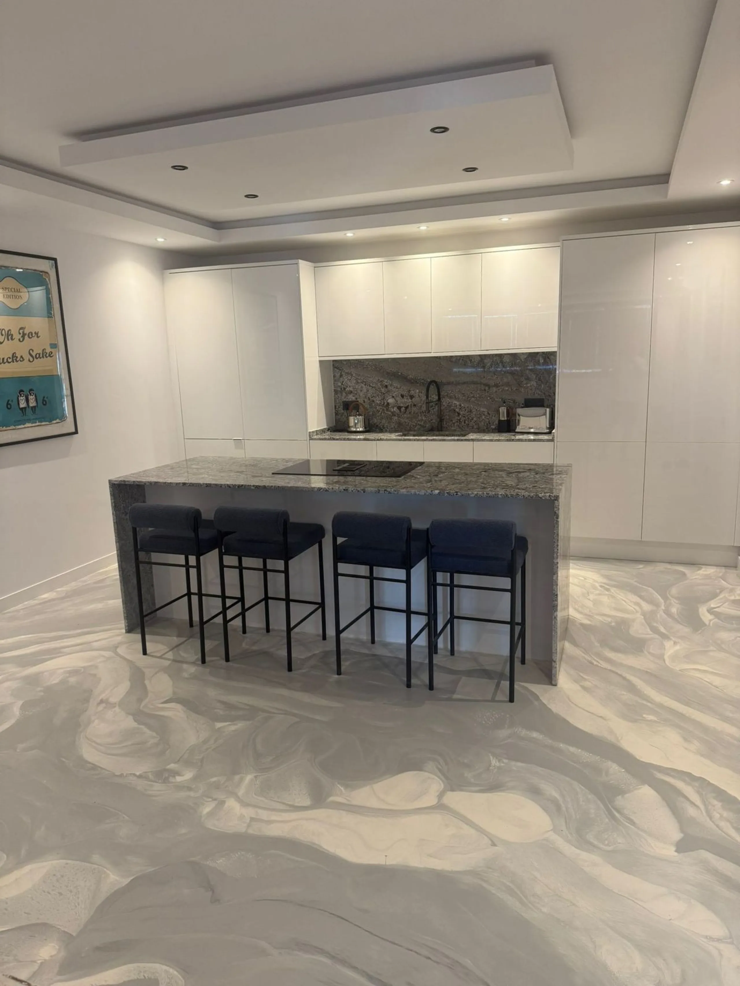 Apartment - Middle Floor Apartment в продаже в Benahavís, Málaga. В доме 2 спален и 2 ванных комнат. Площадь дома 90 м²