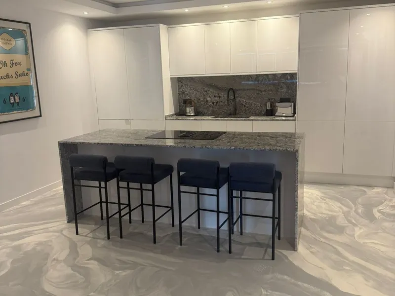 Apartment - Middle Floor Apartment в продаже в Benahavís, Málaga. В доме 2 спален и 2 ванных комнат. Площадь дома 90 м²