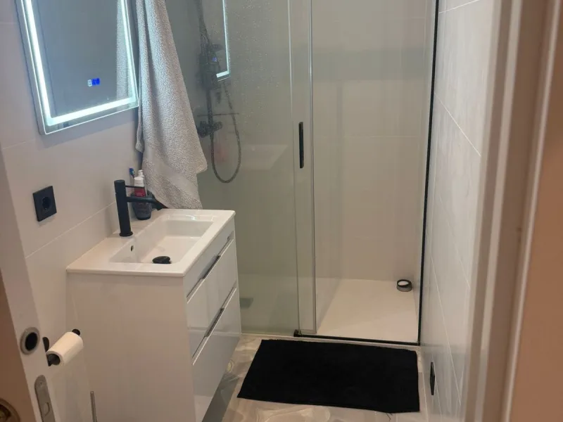 Apartment - Middle Floor Apartment в продаже в Benahavís, Málaga. В доме 2 спален и 2 ванных комнат. Площадь дома 90 м²