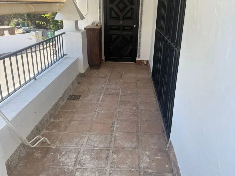Apartment - Middle Floor Apartment в продаже в Benahavís, Málaga. В доме 2 спален и 2 ванных комнат. Площадь дома 90 м²