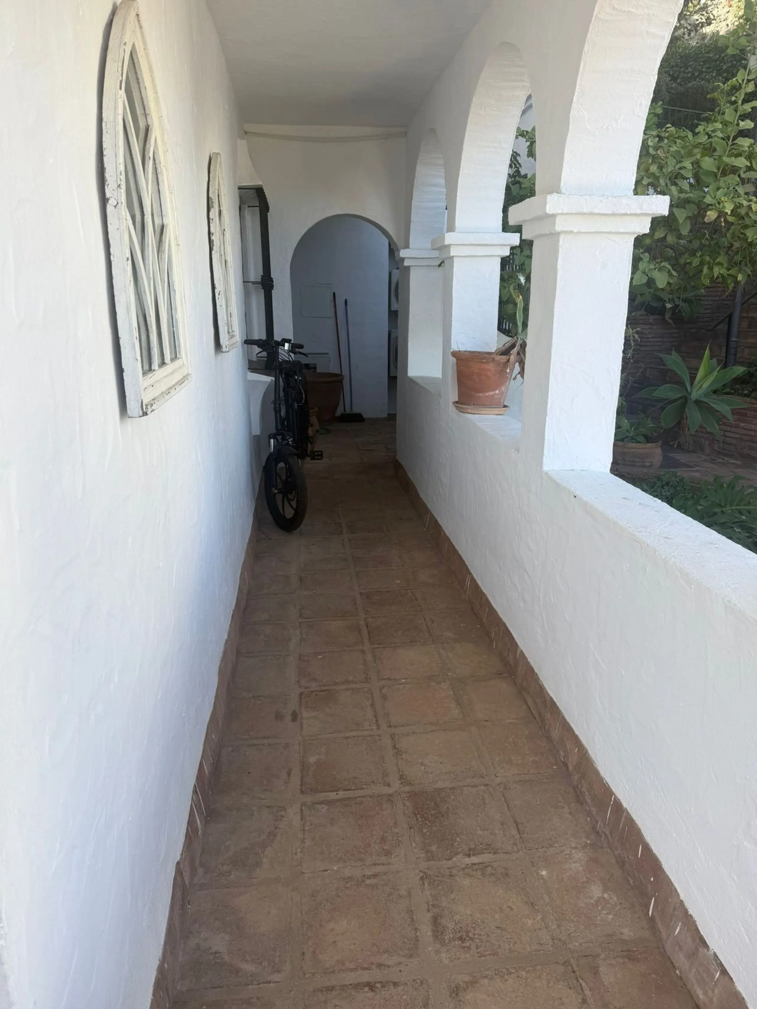Apartment - Middle Floor Apartment в продаже в Benahavís, Málaga. В доме 2 спален и 2 ванных комнат. Площадь дома 90 м²