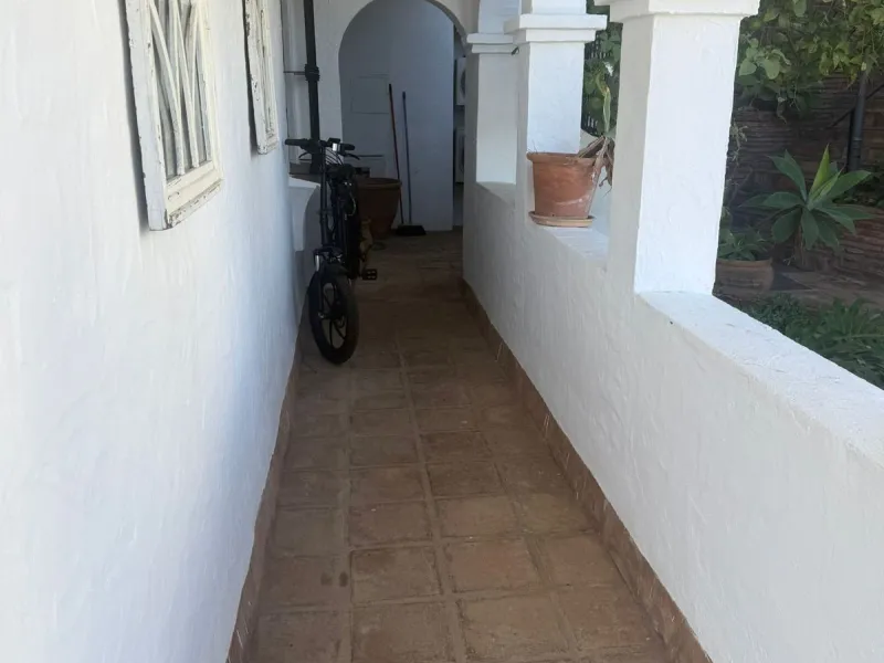 Apartment - Middle Floor Apartment в продаже в Benahavís, Málaga. В доме 2 спален и 2 ванных комнат. Площадь дома 90 м²