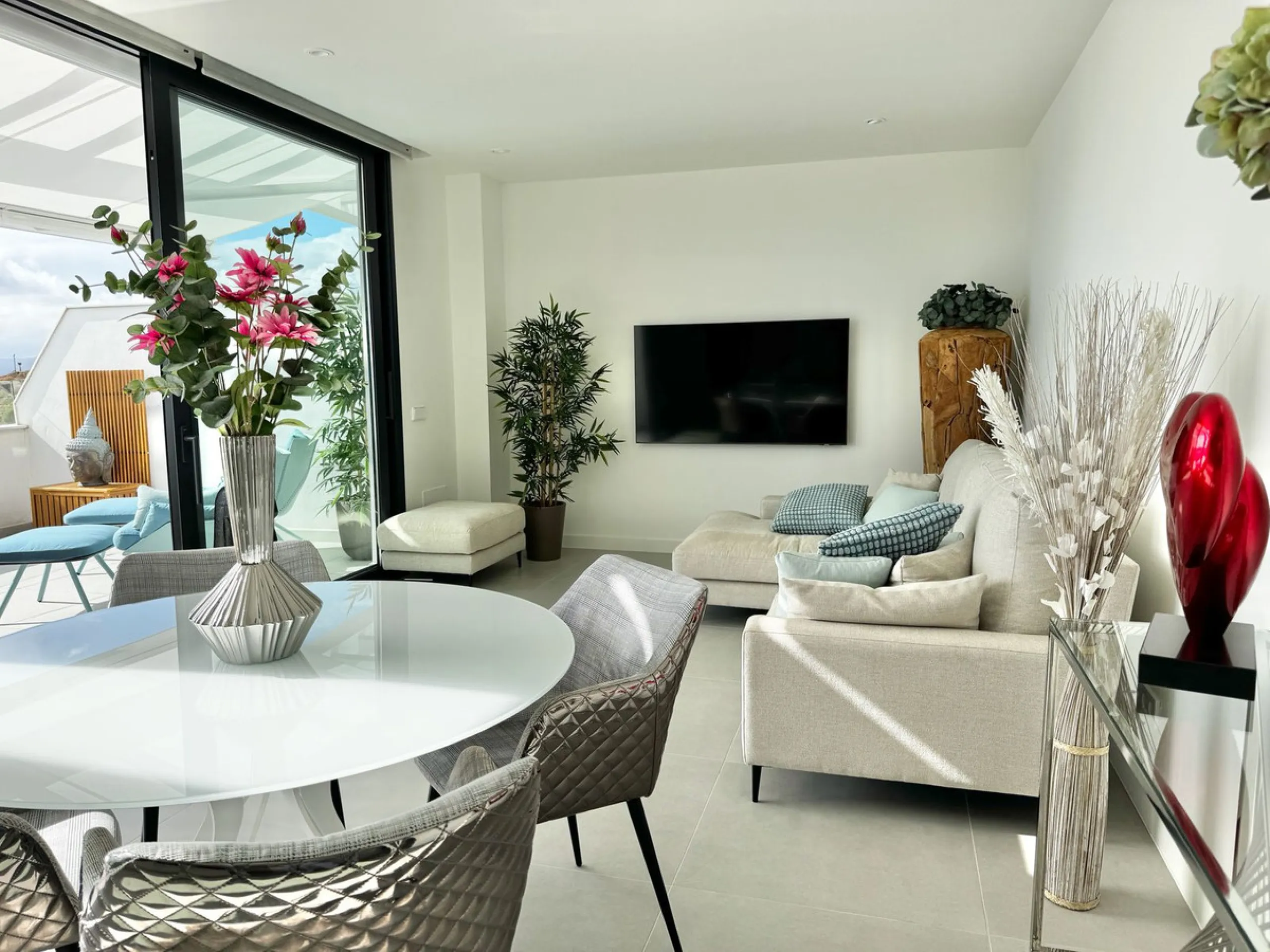 Apartment - Penthouse в продаже в Fuengirola, Málaga. В доме 2 спален и 2 ванных комнат. Площадь дома 87 м²