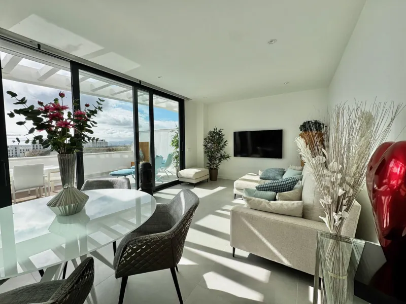 Apartment - Penthouse в продаже в Fuengirola, Málaga. В доме 2 спален и 2 ванных комнат. Площадь дома 87 м²