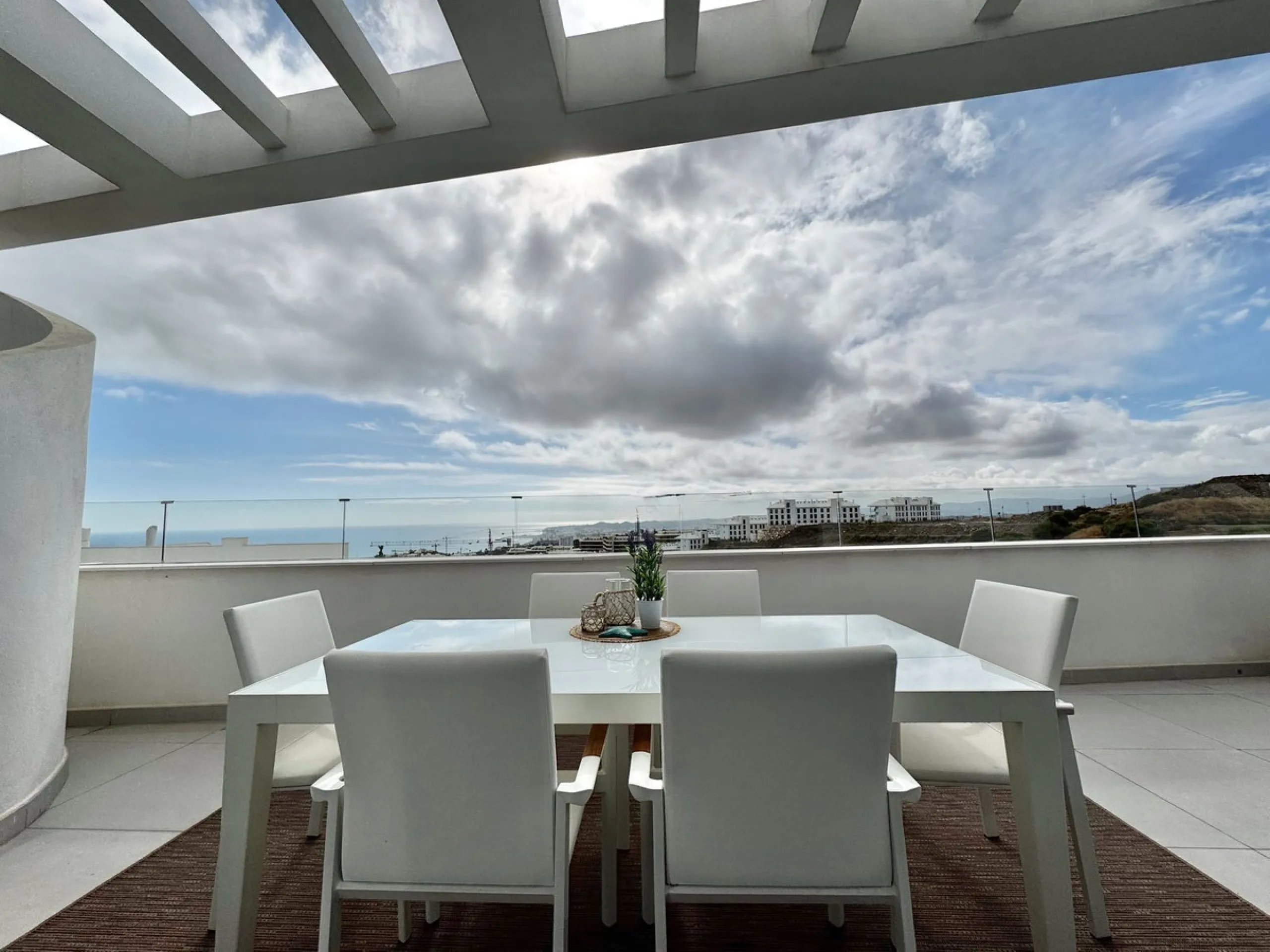 Apartment - Penthouse в продаже в Fuengirola, Málaga. В доме 2 спален и 2 ванных комнат. Площадь дома 87 м²