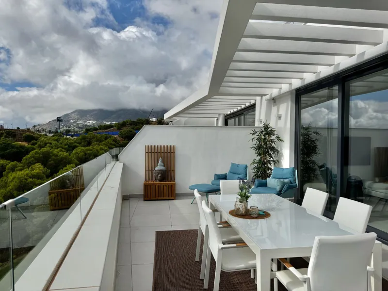 Apartment - Penthouse в продаже в Fuengirola, Málaga. В доме 2 спален и 2 ванных комнат. Площадь дома 87 м²