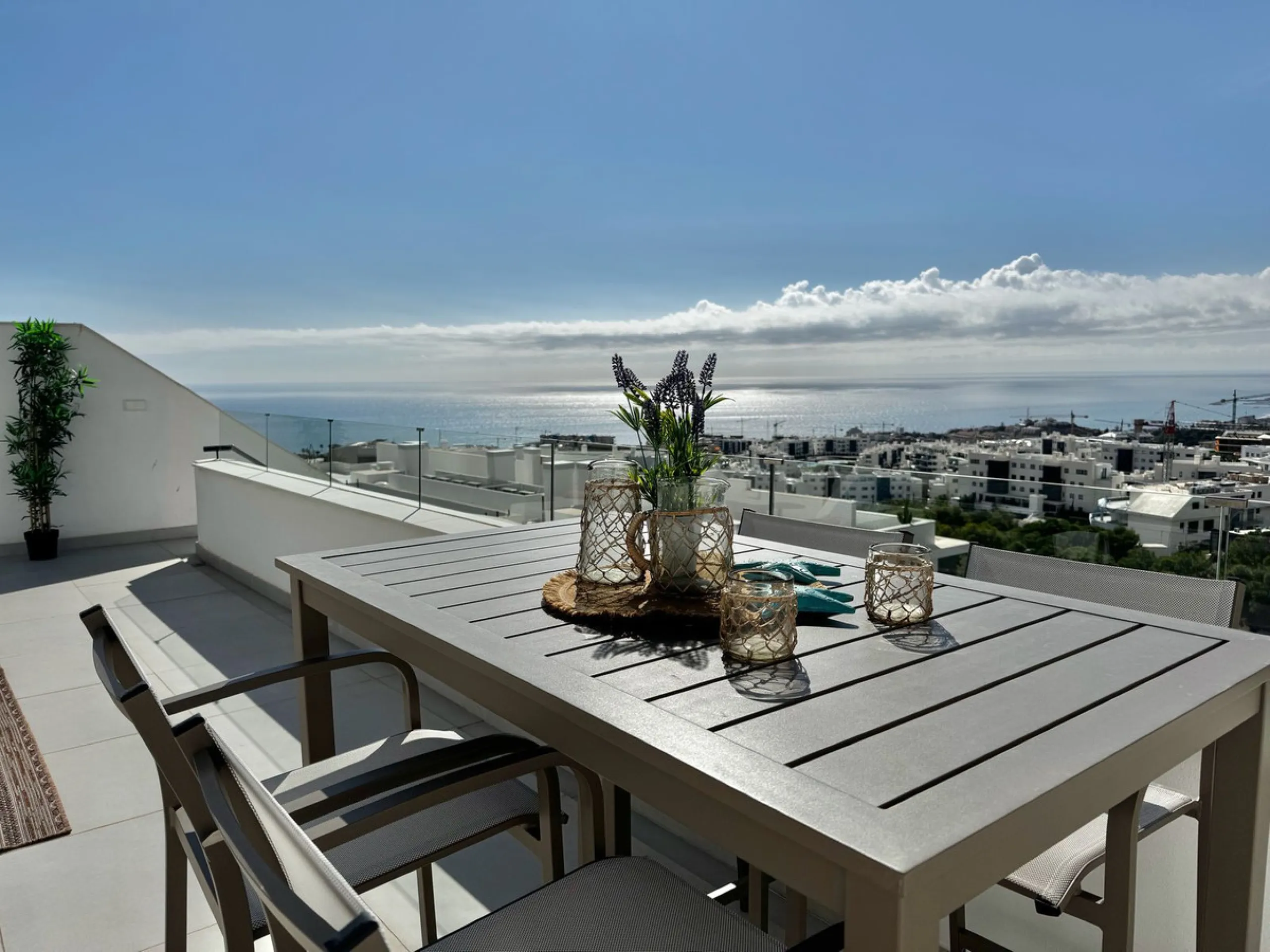 Apartment - Penthouse в продаже в Fuengirola, Málaga. В доме 2 спален и 2 ванных комнат. Площадь дома 87 м²