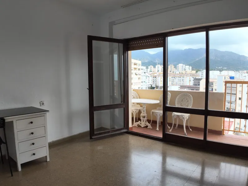 Apartment - Middle Floor Apartment в продаже в Marbella, Málaga. В доме 3 спален и 2 ванных комнат. Площадь дома 120 м²
