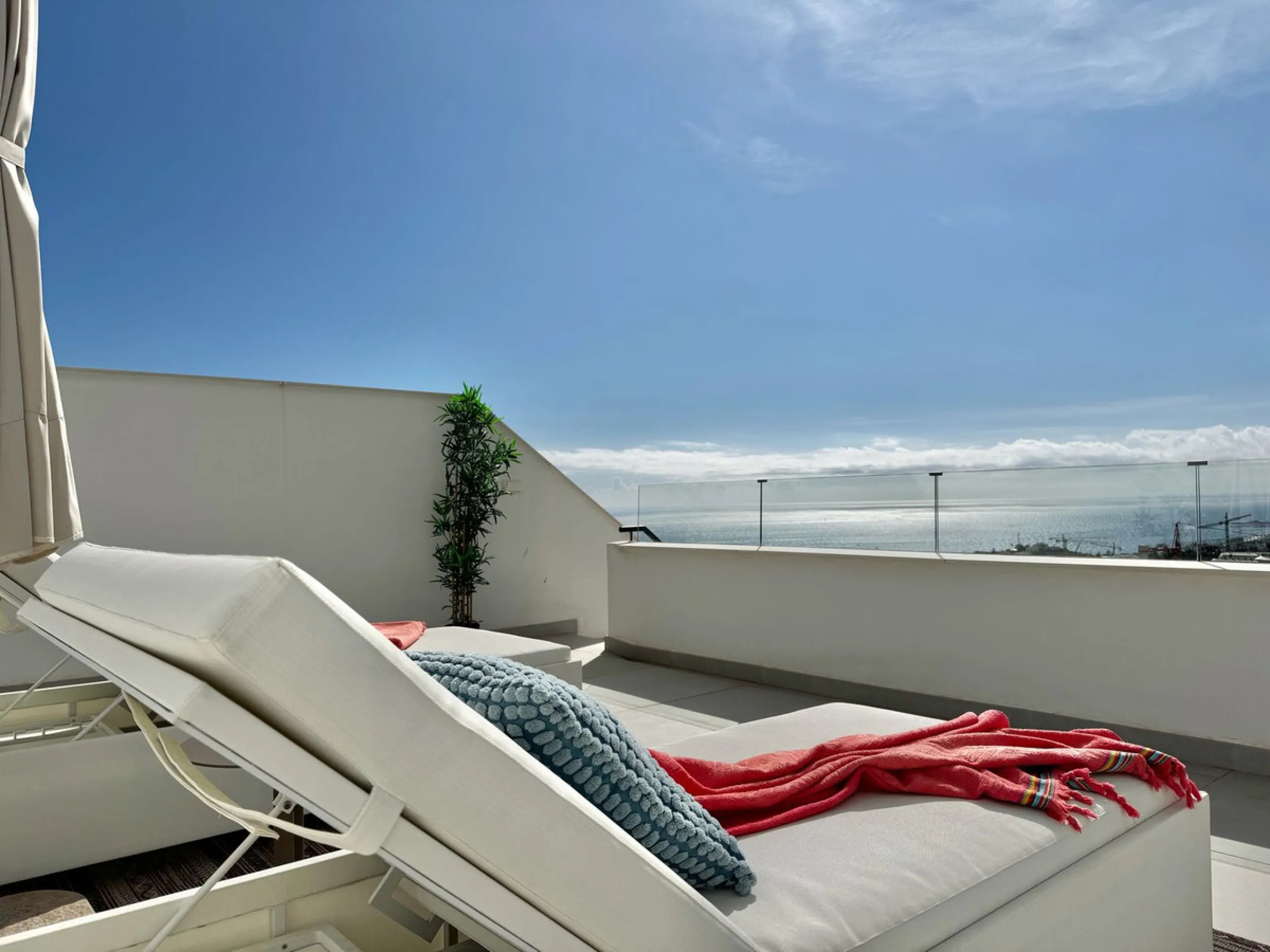Apartment - Penthouse в продаже в Fuengirola, Málaga. В доме 2 спален и 2 ванных комнат. Площадь дома 87 м²
