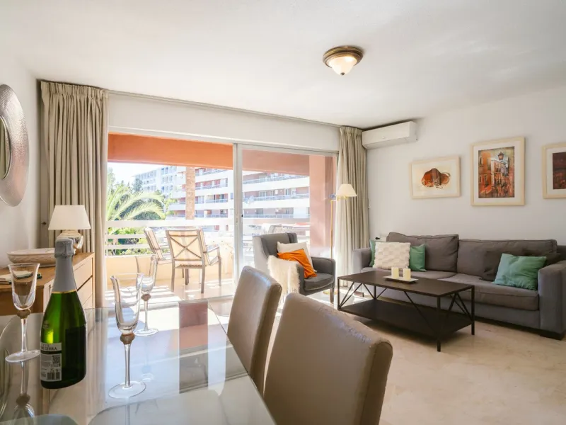 A fantastic opportunity in the well-sought out urbanisation of Parque Marbella.