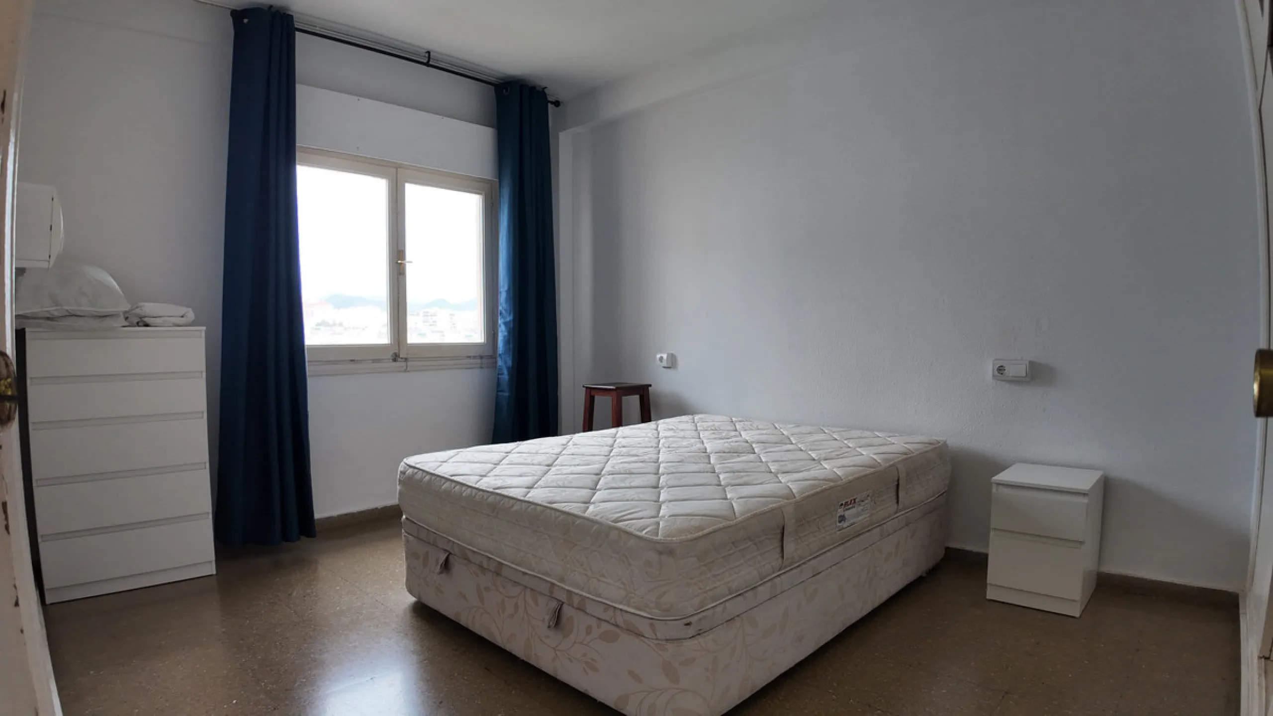 Apartment - Middle Floor Apartment в продаже в Marbella, Málaga. В доме 3 спален и 2 ванных комнат. Площадь дома 120 м²