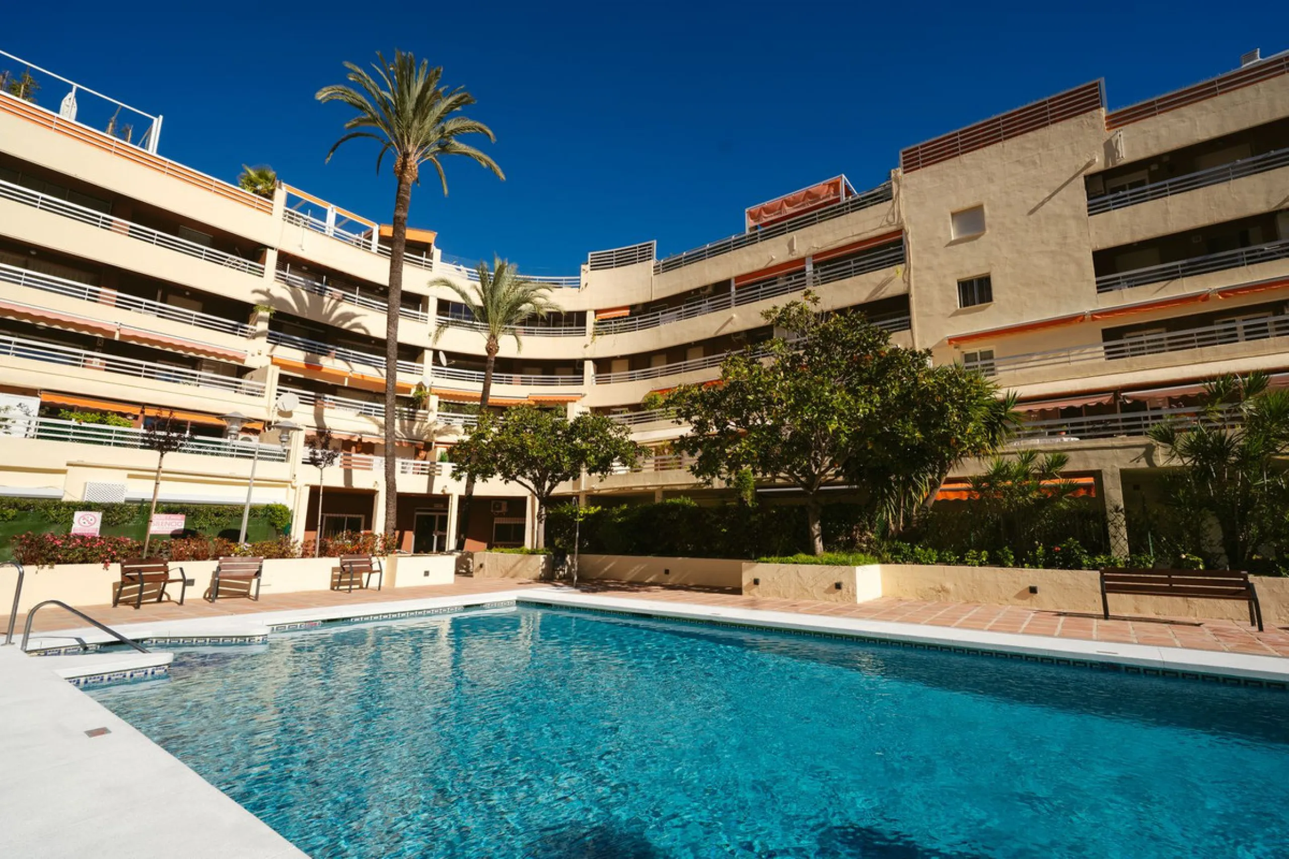 A fantastic opportunity in the well-sought out urbanisation of Parque Marbella.