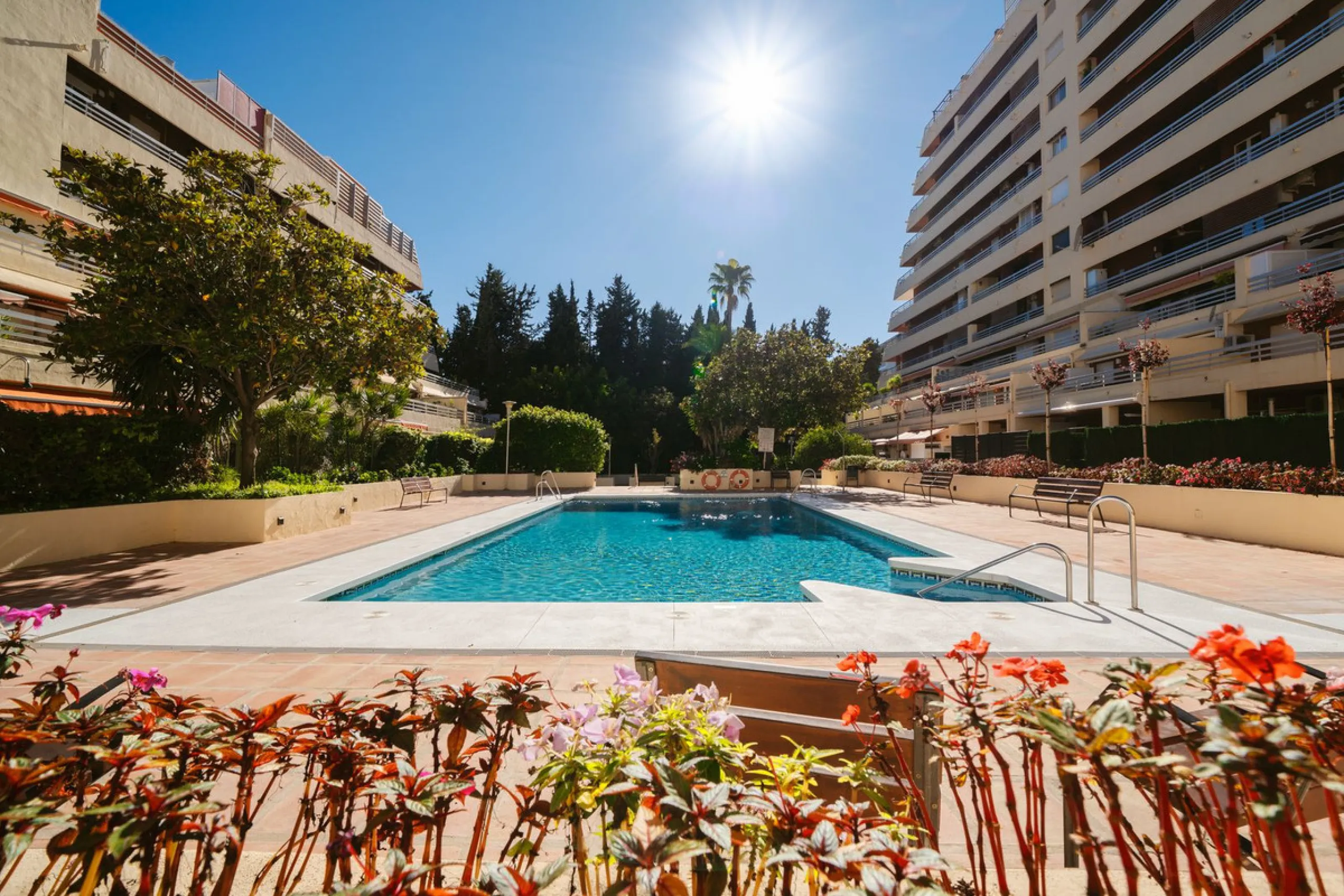 A fantastic opportunity in the well-sought out urbanisation of Parque Marbella.