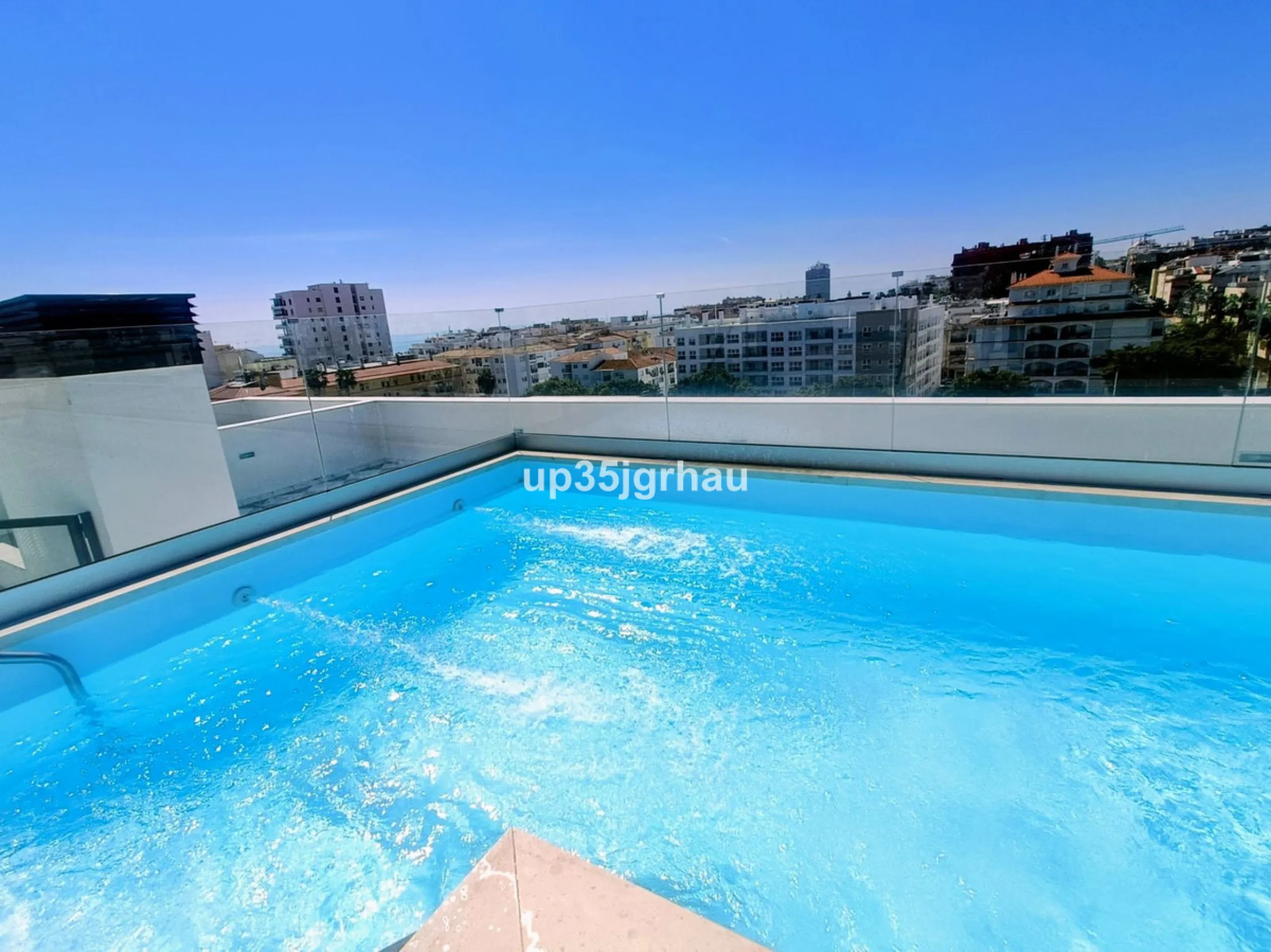 Middle Floor Apartment, Estepona, Costa del Sol.