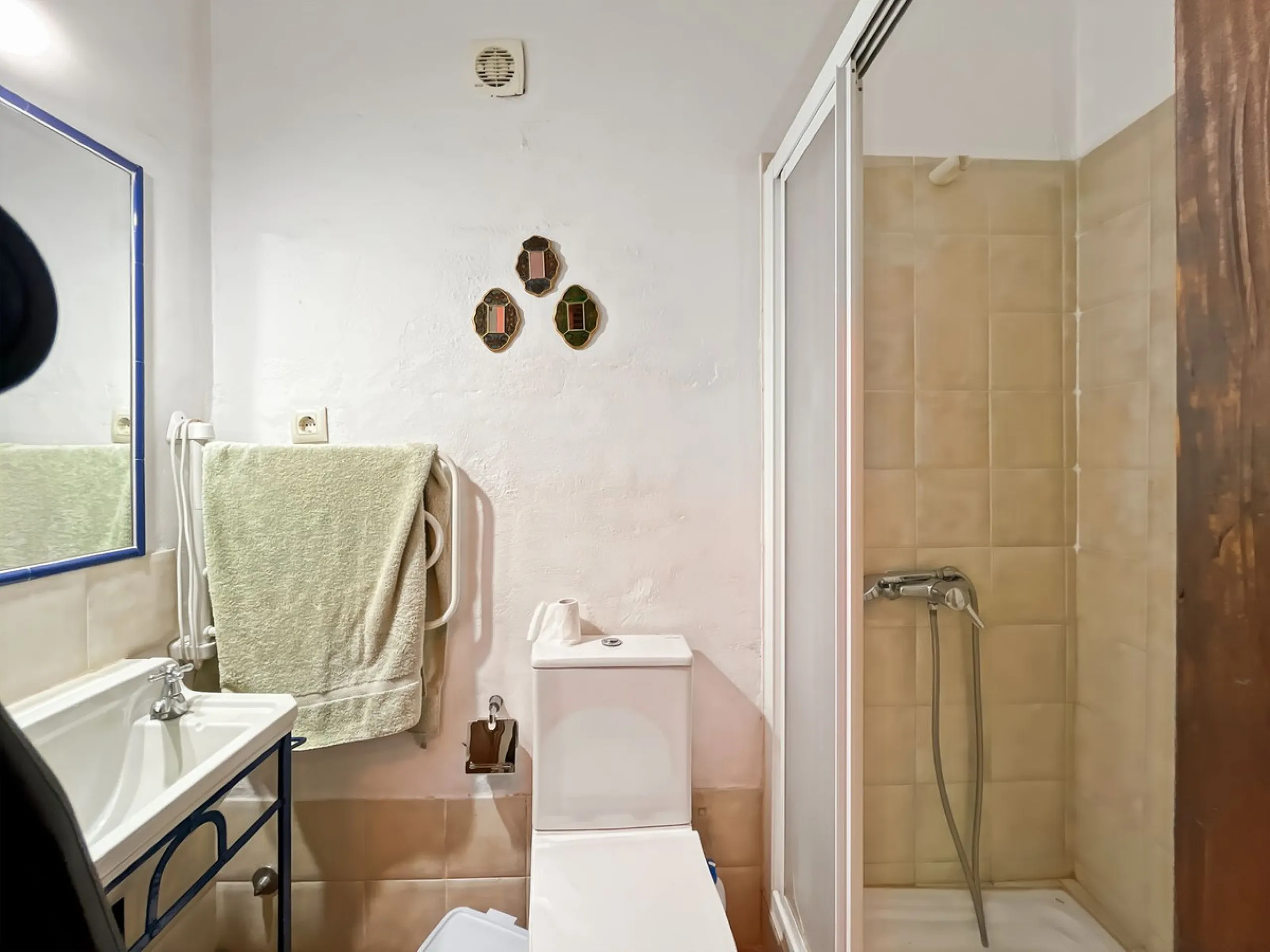 Villa Carlitos, located in the peaceful hamlet of Los Ventorros de Comares.