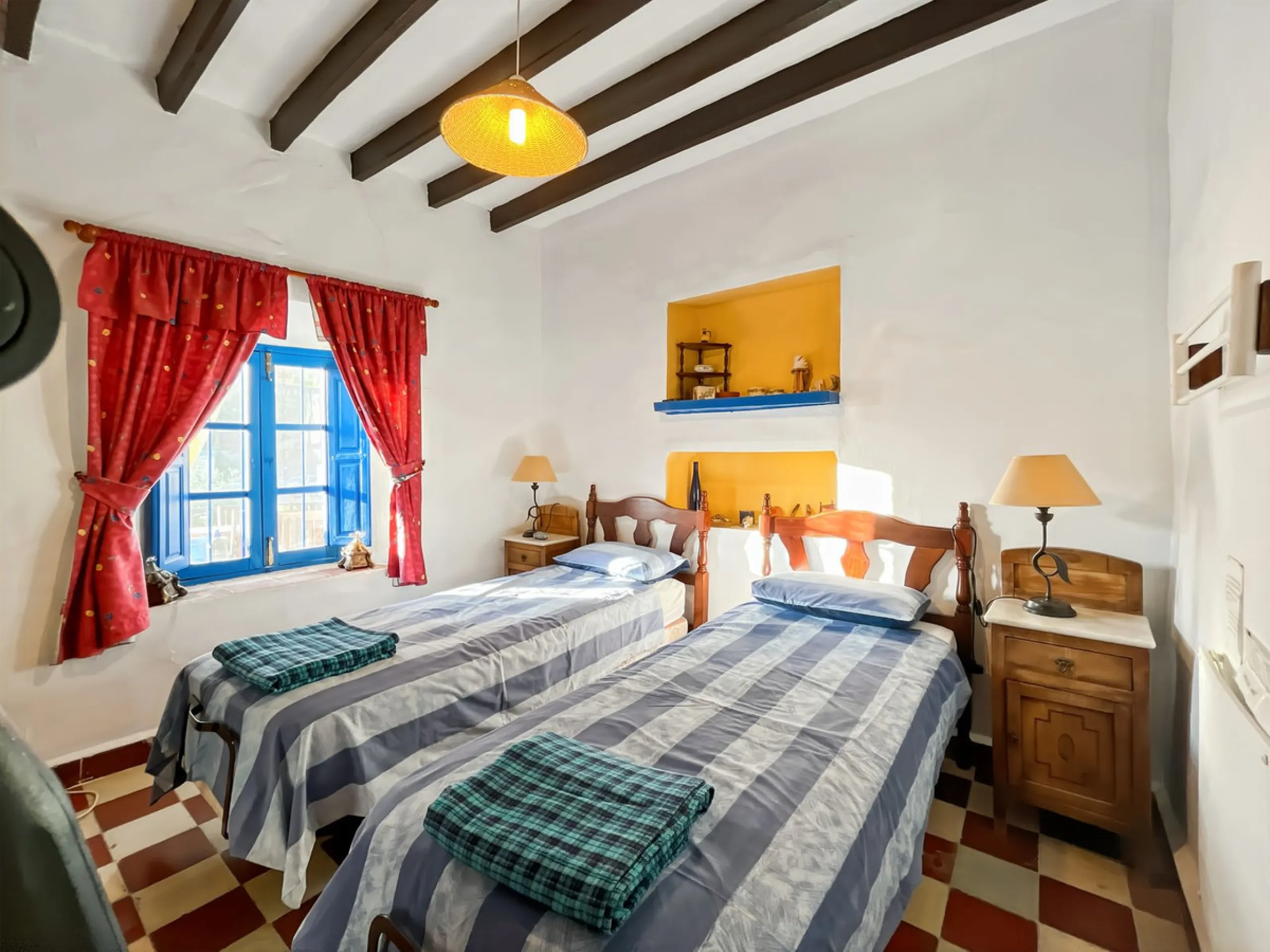 Villa Carlitos, located in the peaceful hamlet of Los Ventorros de Comares.