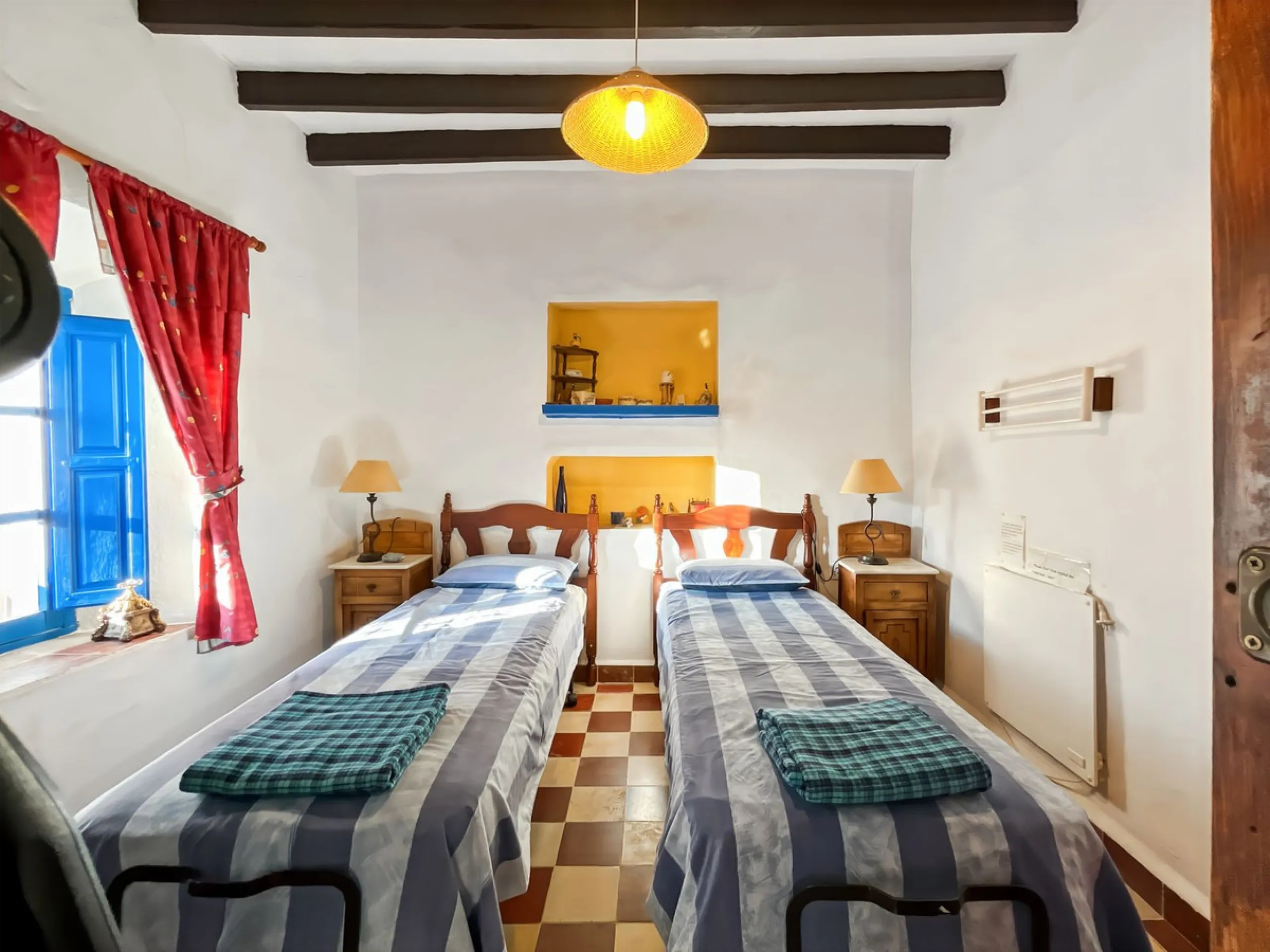 Villa Carlitos, located in the peaceful hamlet of Los Ventorros de Comares.