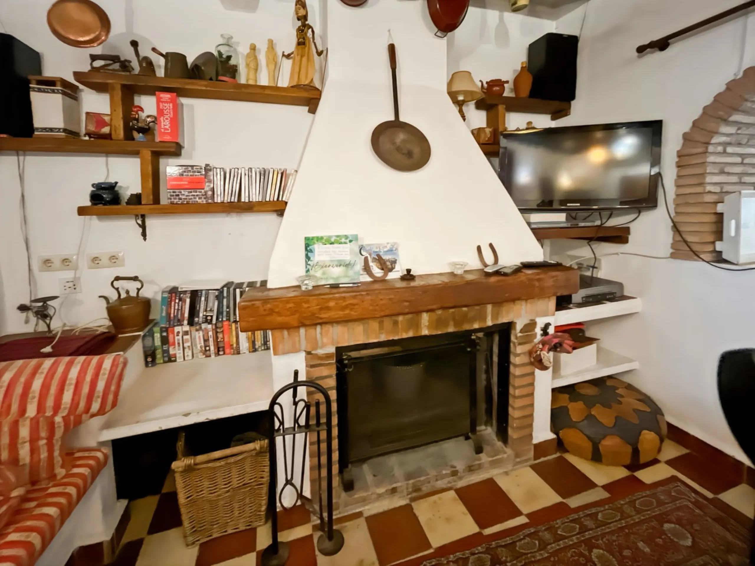 Villa Carlitos, located in the peaceful hamlet of Los Ventorros de Comares.