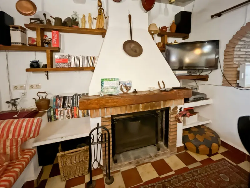Villa Carlitos, located in the peaceful hamlet of Los Ventorros de Comares.