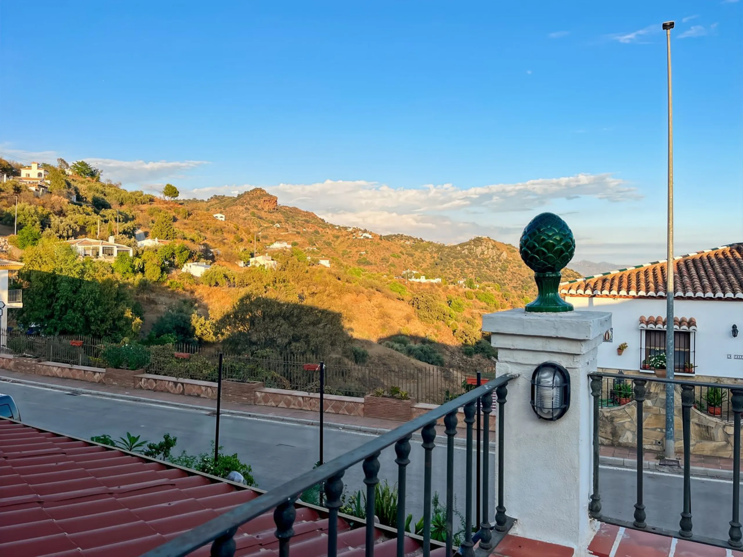 Villa Carlitos, located in the peaceful hamlet of Los Ventorros de Comares.
