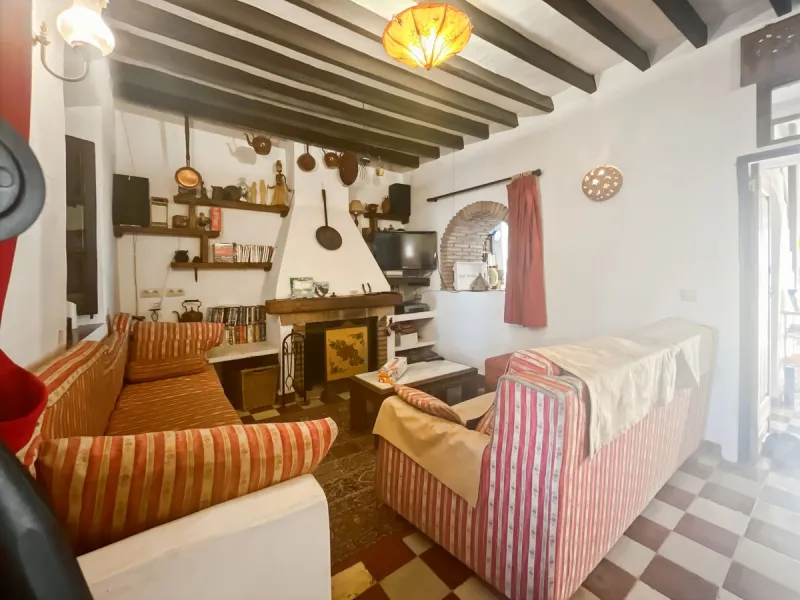 Villa Carlitos, located in the peaceful hamlet of Los Ventorros de Comares.