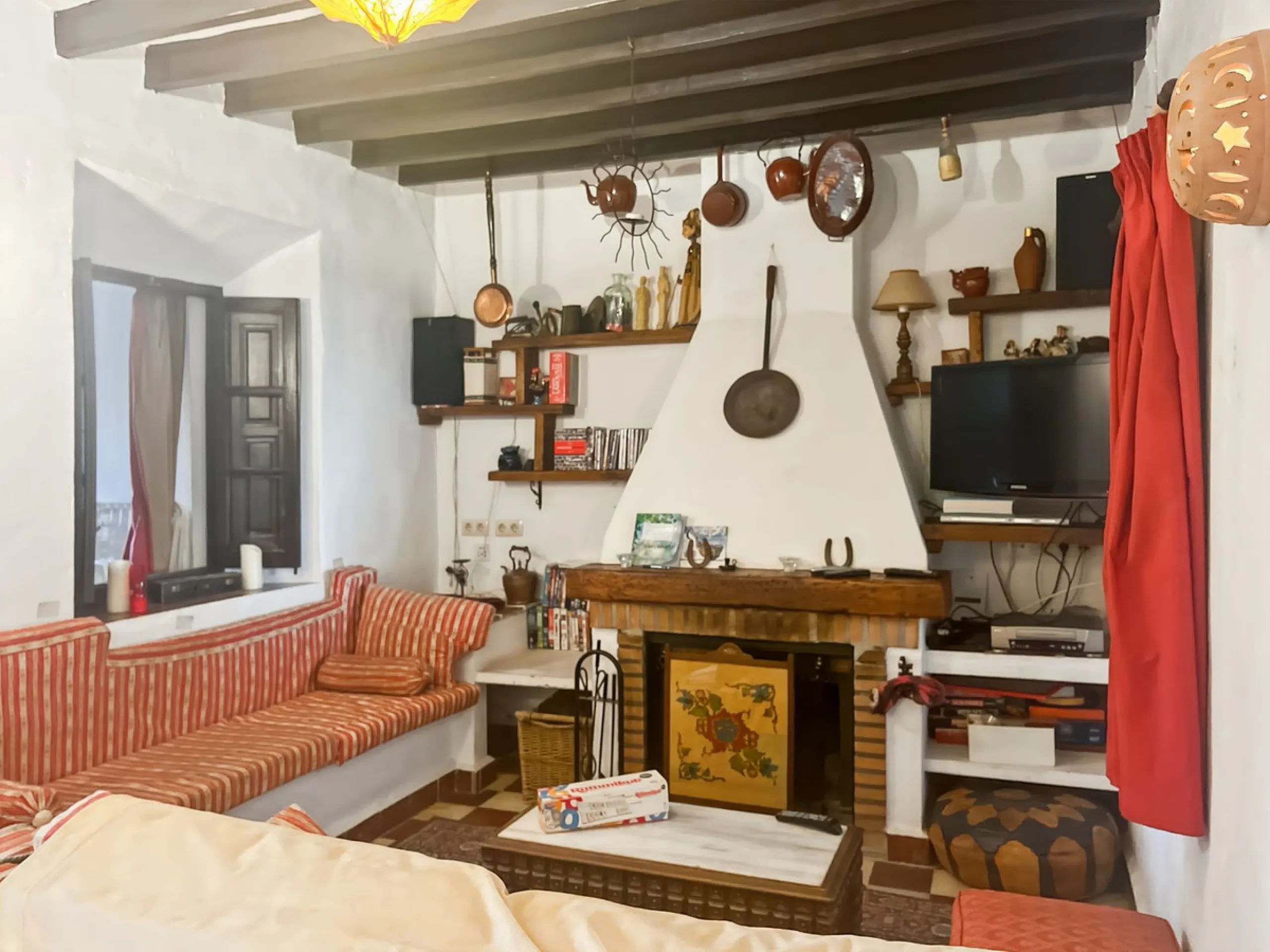 Villa Carlitos, located in the peaceful hamlet of Los Ventorros de Comares.