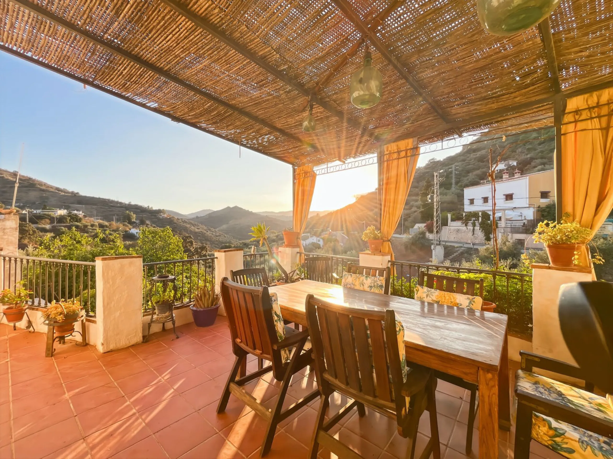 Villa Carlitos, located in the peaceful hamlet of Los Ventorros de Comares.