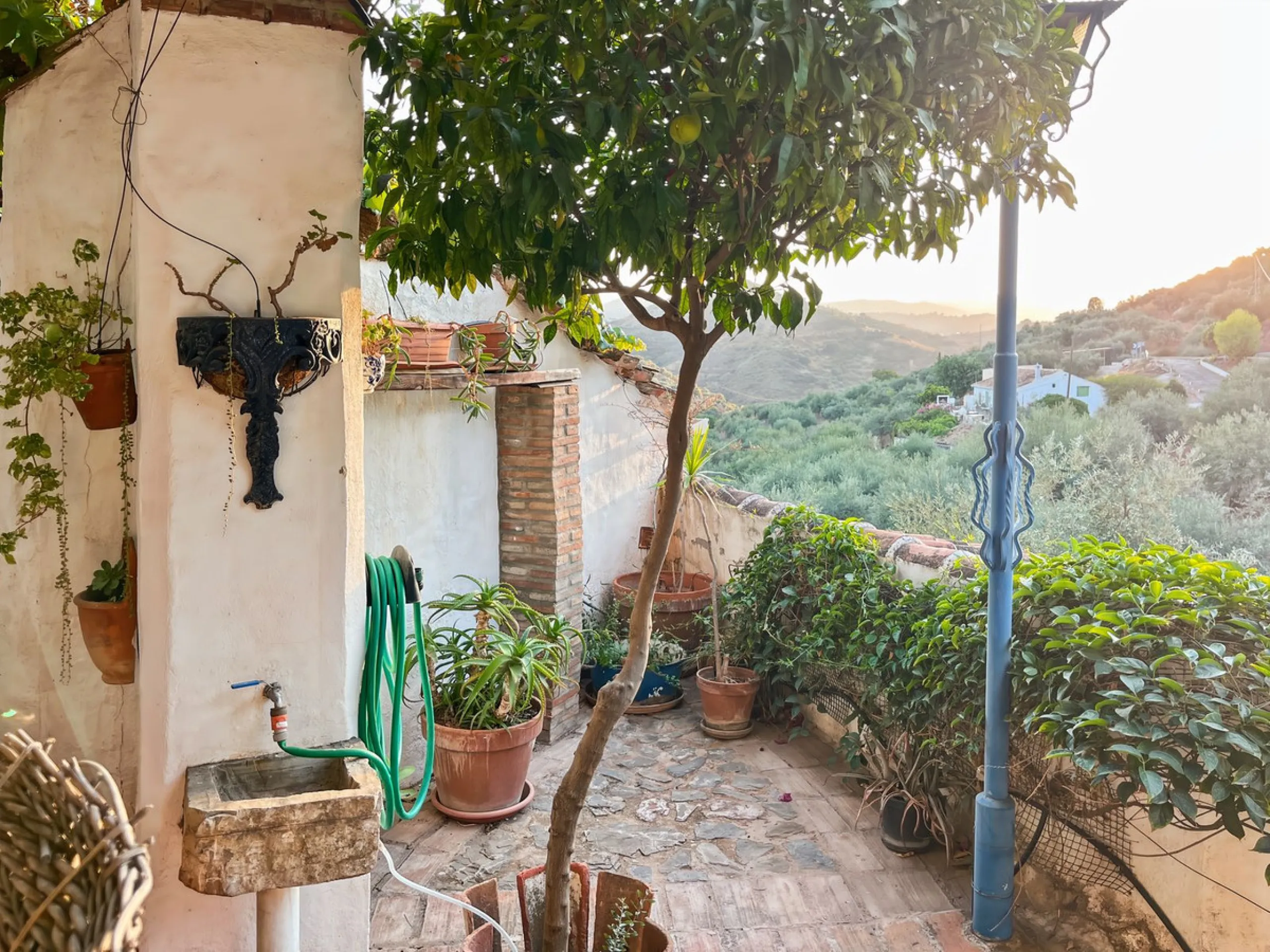 Villa Carlitos, located in the peaceful hamlet of Los Ventorros de Comares.