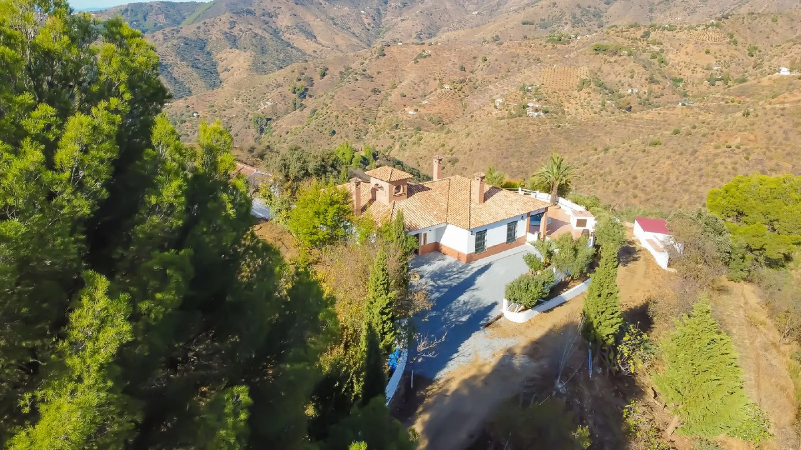 House - Finca - Cortijo в продаже в Málaga, Málaga. В доме 6 спален и 6 ванных комнат. Площадь дома 524 м². Площадь участка 106000 м²
