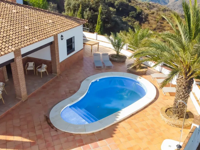 House - Finca - Cortijo в продаже в Málaga, Málaga. В доме 6 спален и 6 ванных комнат. Площадь дома 524 м². Площадь участка 106000 м²