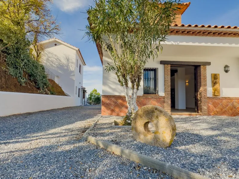 House - Finca - Cortijo в продаже в Málaga, Málaga. В доме 6 спален и 6 ванных комнат. Площадь дома 524 м². Площадь участка 106000 м²