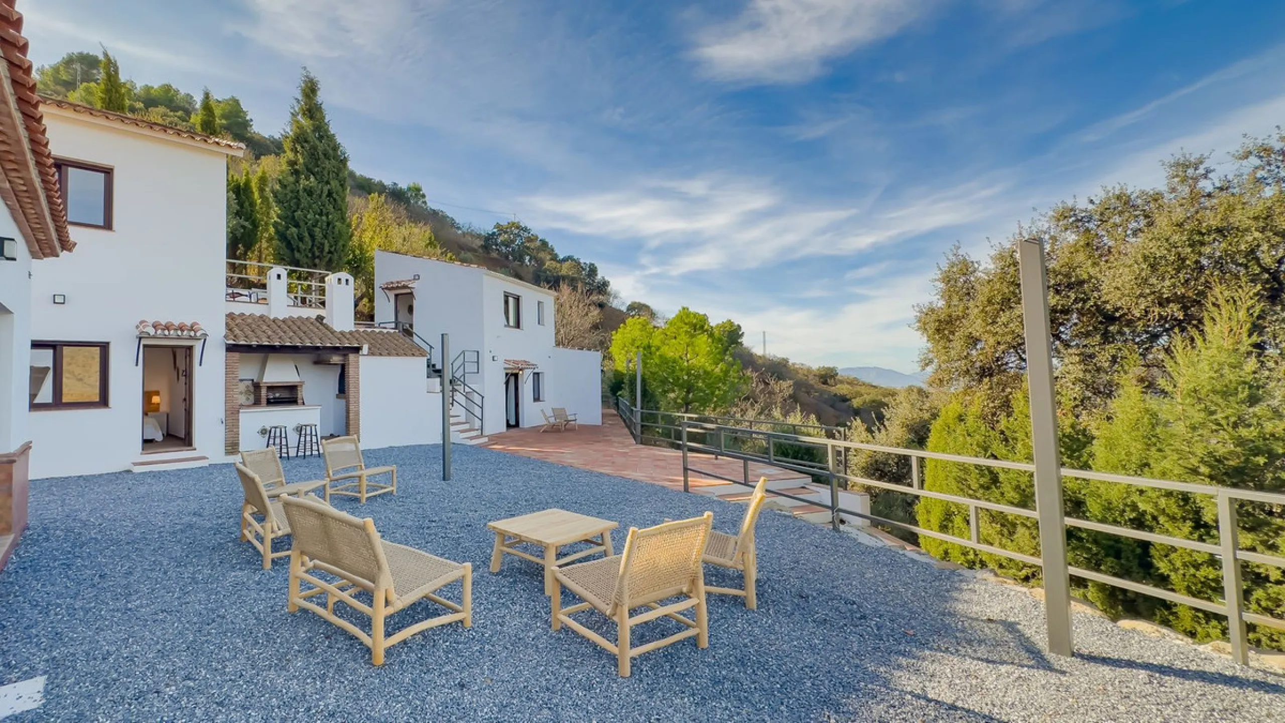 House - Finca - Cortijo в продаже в Málaga, Málaga. В доме 6 спален и 6 ванных комнат. Площадь дома 524 м². Площадь участка 106000 м²
