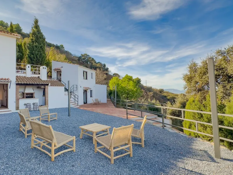 House - Finca - Cortijo в продаже в Málaga, Málaga. В доме 6 спален и 6 ванных комнат. Площадь дома 524 м². Площадь участка 106000 м²