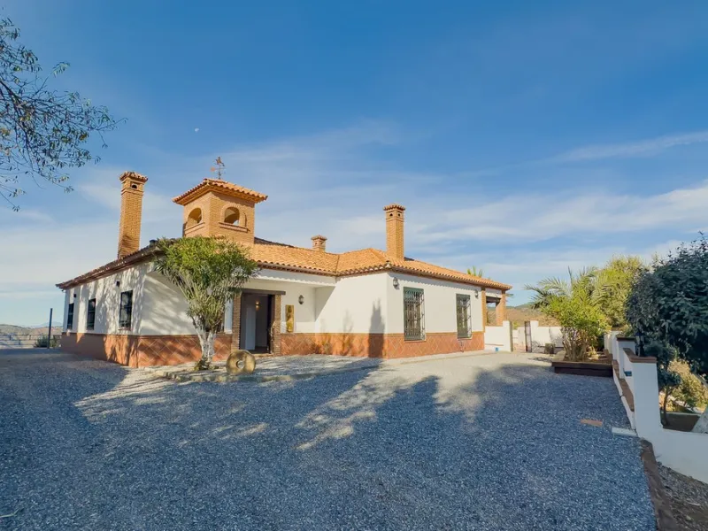 House - Finca - Cortijo в продаже в Málaga, Málaga. В доме 6 спален и 6 ванных комнат. Площадь дома 524 м². Площадь участка 106000 м²