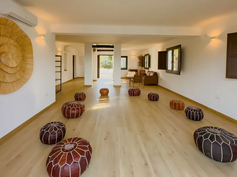 House - Finca - Cortijo в продаже в Málaga, Málaga. В доме 6 спален и 6 ванных комнат. Площадь дома 524 м². Площадь участка 106000 м²