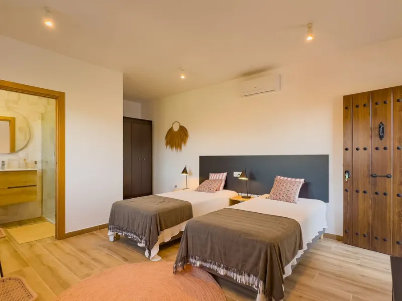 House - Finca - Cortijo в продаже в Málaga, Málaga. В доме 6 спален и 6 ванных комнат. Площадь дома 524 м². Площадь участка 106000 м²