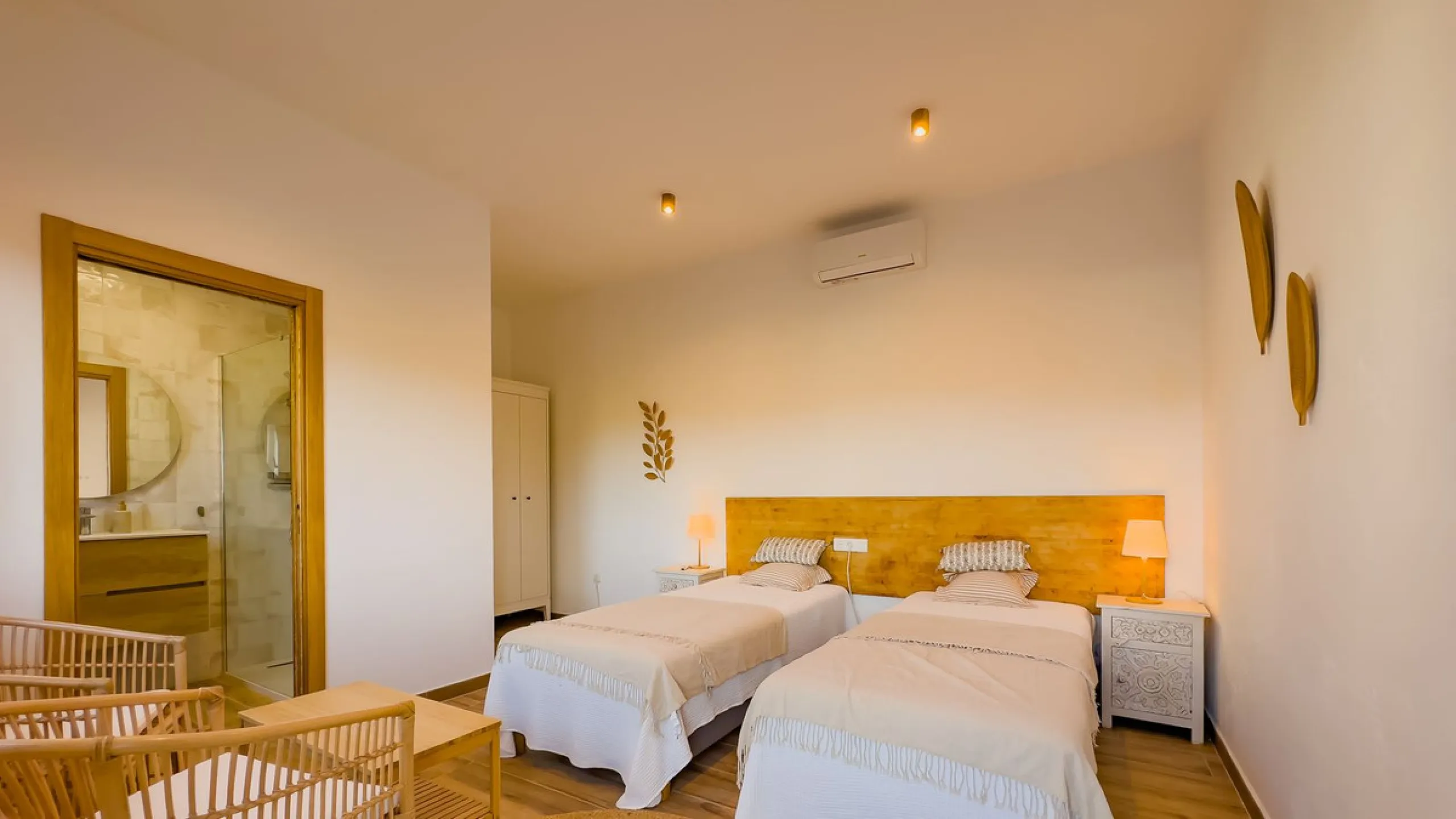 House - Finca - Cortijo в продаже в Málaga, Málaga. В доме 6 спален и 6 ванных комнат. Площадь дома 524 м². Площадь участка 106000 м²