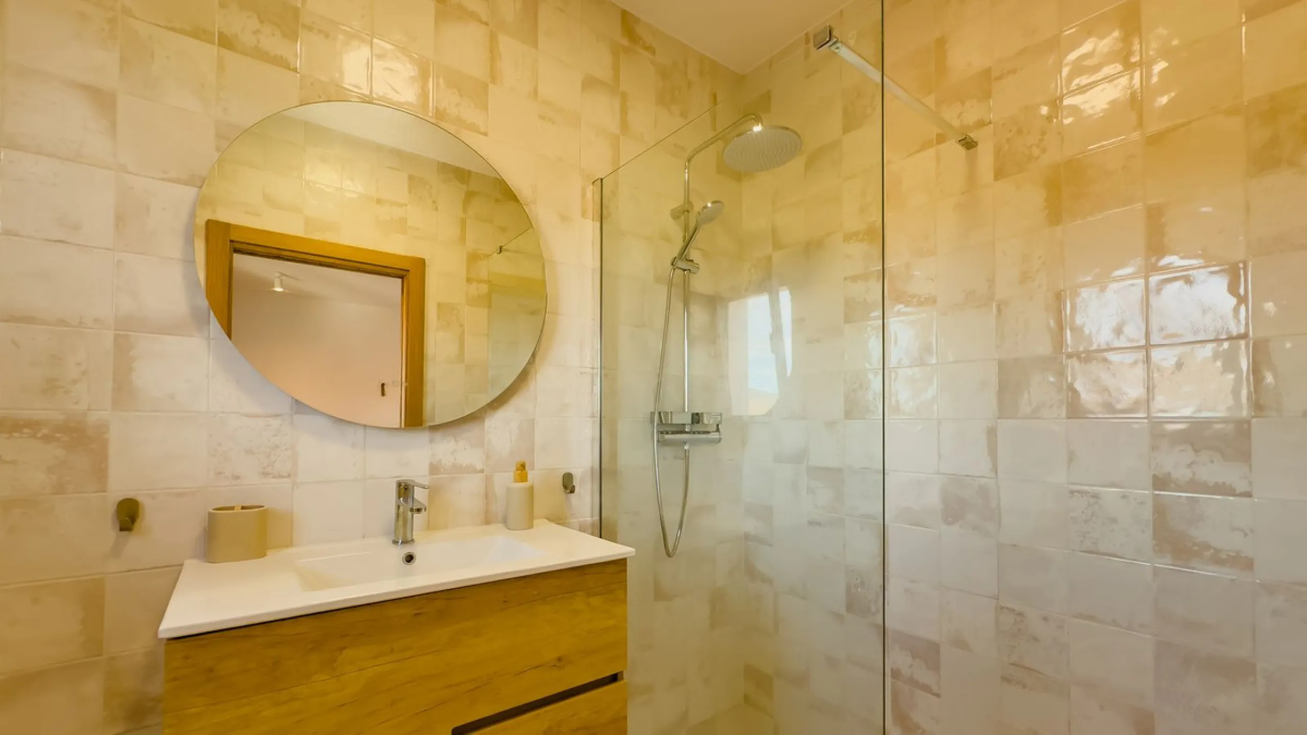 House - Finca - Cortijo в продаже в Málaga, Málaga. В доме 6 спален и 6 ванных комнат. Площадь дома 524 м². Площадь участка 106000 м²