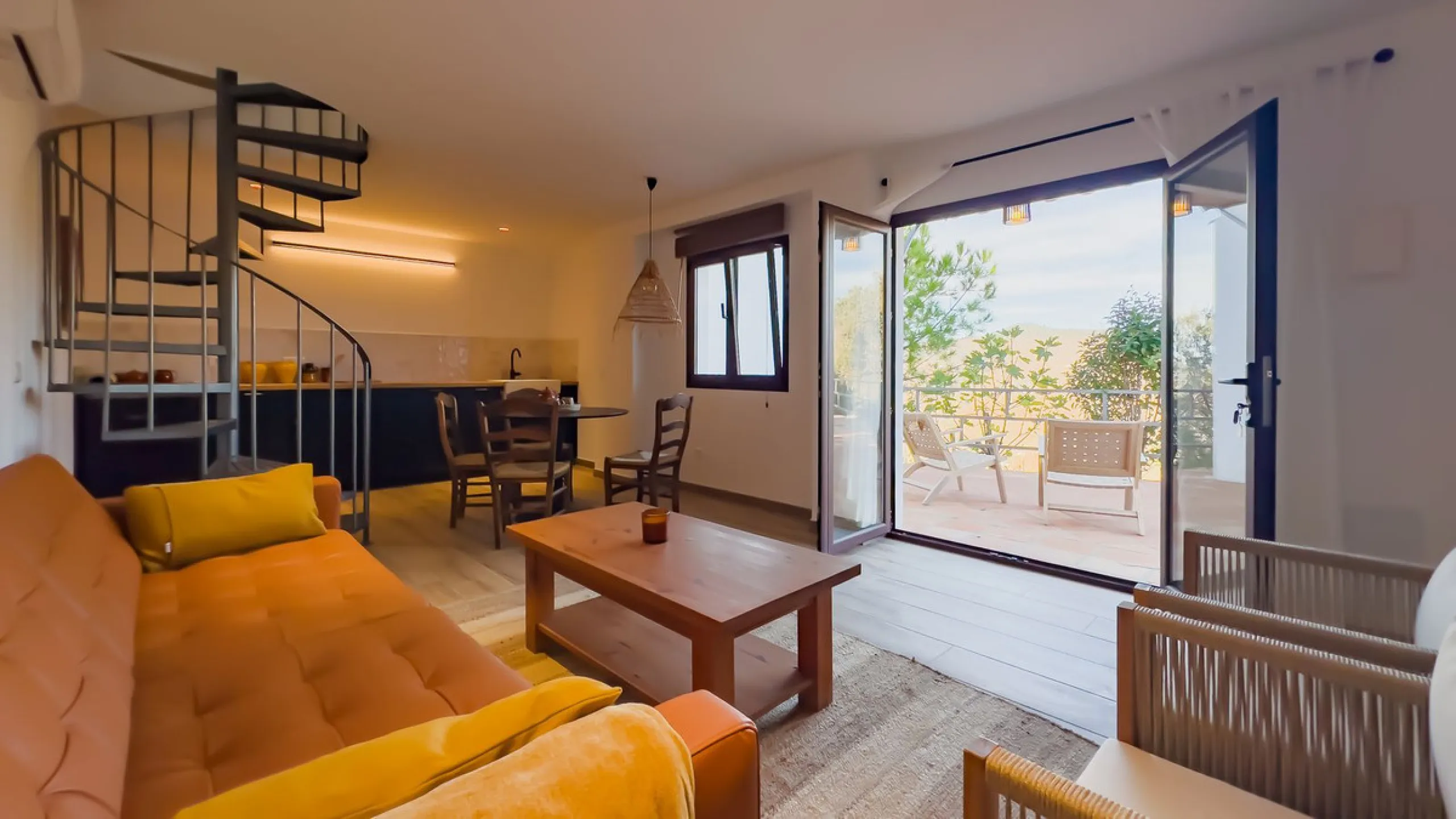 House - Finca - Cortijo в продаже в Málaga, Málaga. В доме 6 спален и 6 ванных комнат. Площадь дома 524 м². Площадь участка 106000 м²