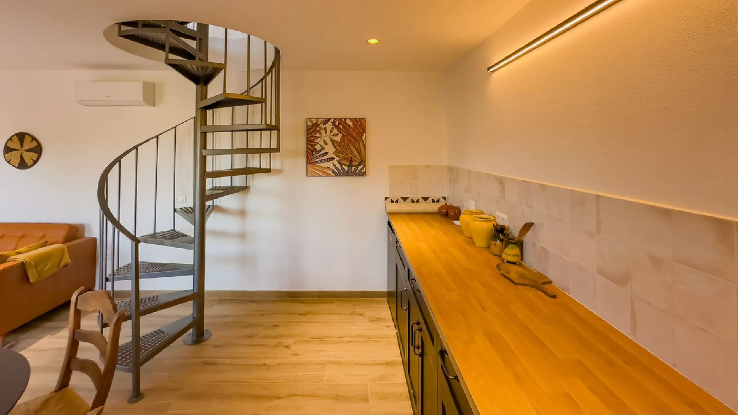 House - Finca - Cortijo в продаже в Málaga, Málaga. В доме 6 спален и 6 ванных комнат. Площадь дома 524 м². Площадь участка 106000 м²