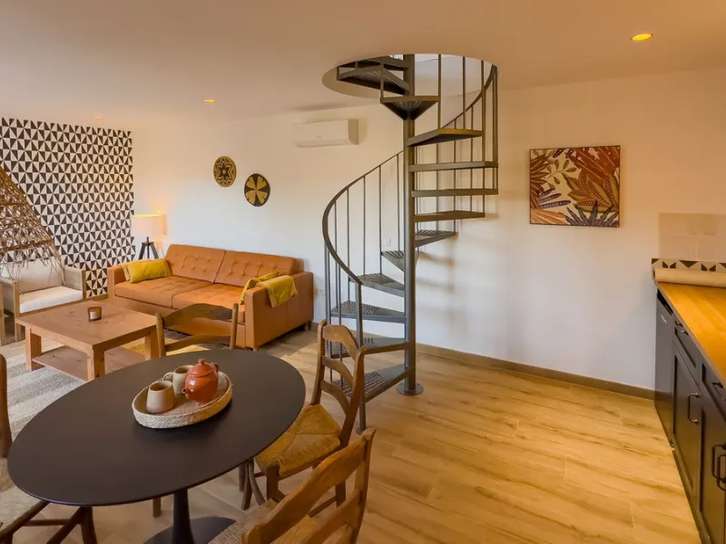 House - Finca - Cortijo в продаже в Málaga, Málaga. В доме 6 спален и 6 ванных комнат. Площадь дома 524 м². Площадь участка 106000 м²