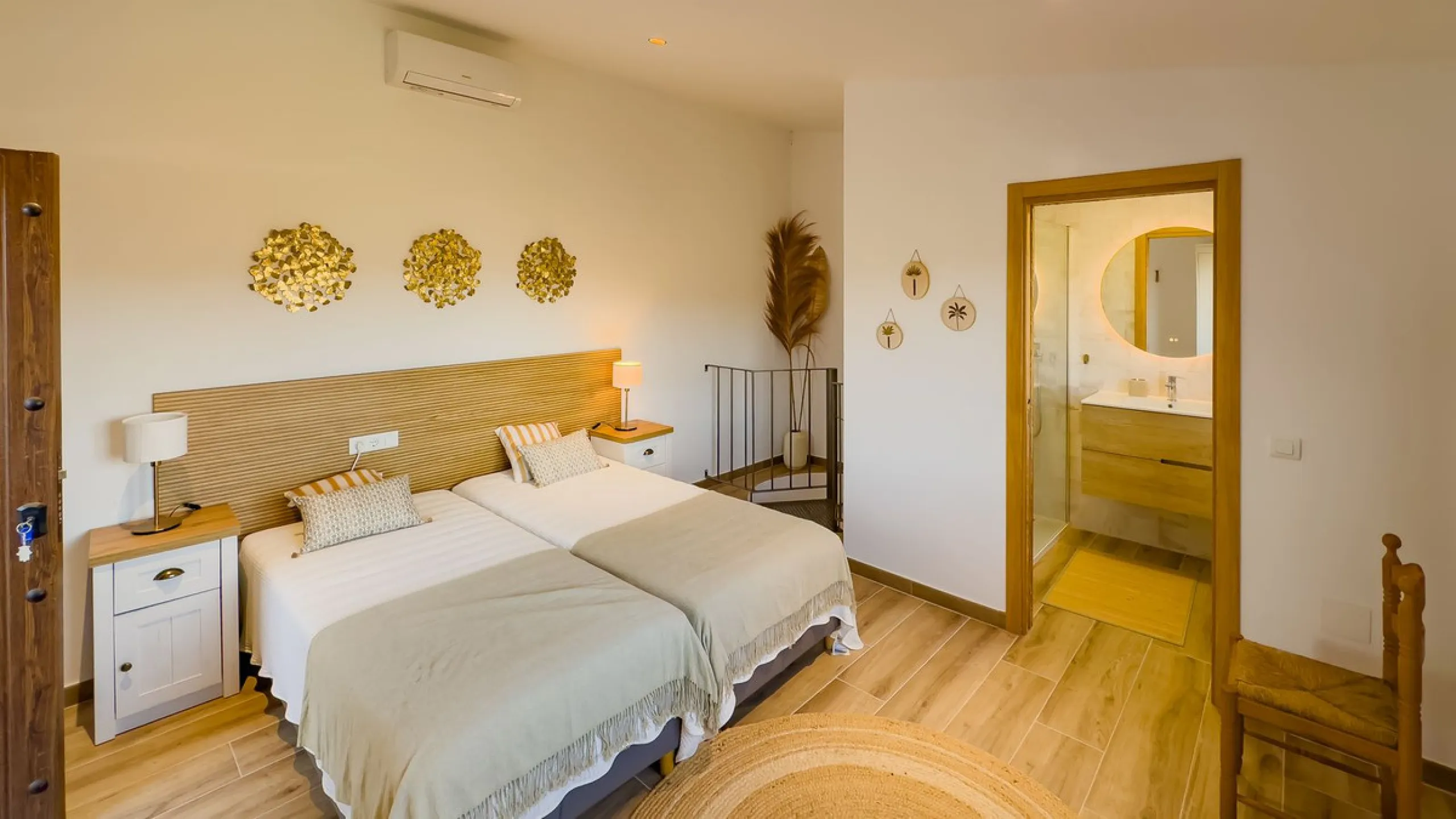 House - Finca - Cortijo в продаже в Málaga, Málaga. В доме 6 спален и 6 ванных комнат. Площадь дома 524 м². Площадь участка 106000 м²
