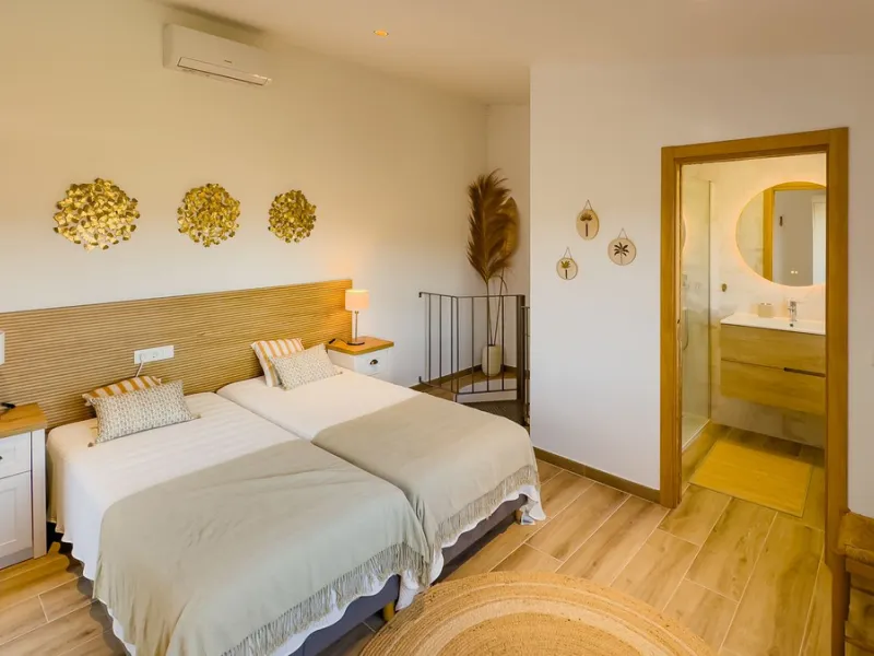 House - Finca - Cortijo в продаже в Málaga, Málaga. В доме 6 спален и 6 ванных комнат. Площадь дома 524 м². Площадь участка 106000 м²