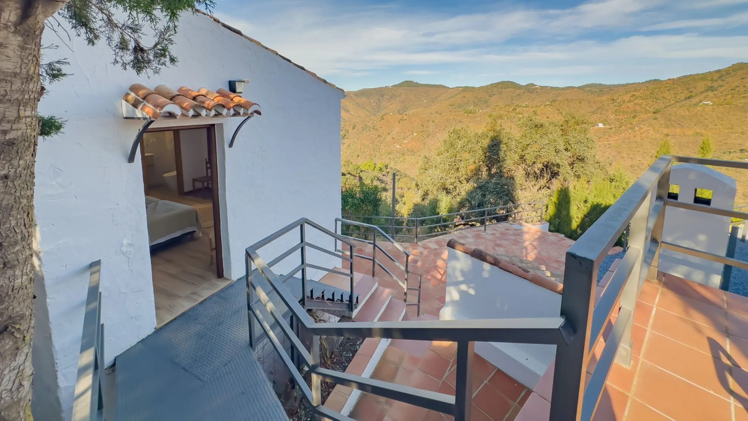 House - Finca - Cortijo в продаже в Málaga, Málaga. В доме 6 спален и 6 ванных комнат. Площадь дома 524 м². Площадь участка 106000 м²