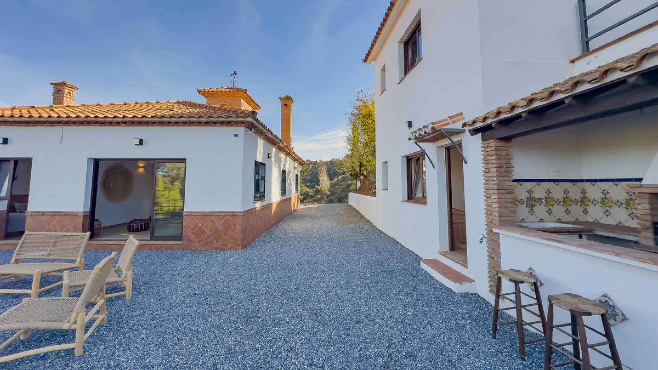House - Finca - Cortijo в продаже в Málaga, Málaga. В доме 6 спален и 6 ванных комнат. Площадь дома 524 м². Площадь участка 106000 м²