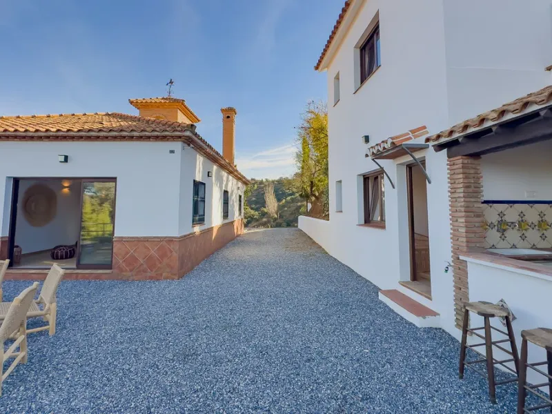 House - Finca - Cortijo в продаже в Málaga, Málaga. В доме 6 спален и 6 ванных комнат. Площадь дома 524 м². Площадь участка 106000 м²